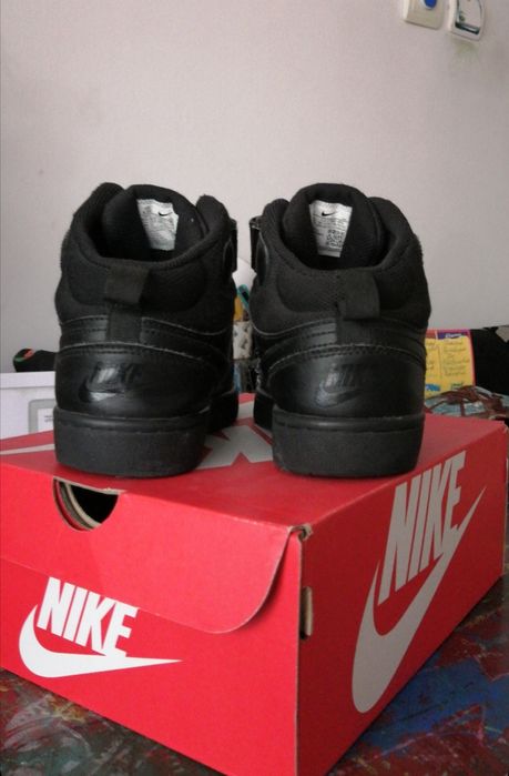 Vând Nike  Court BORUGH MID 2 UNISEX