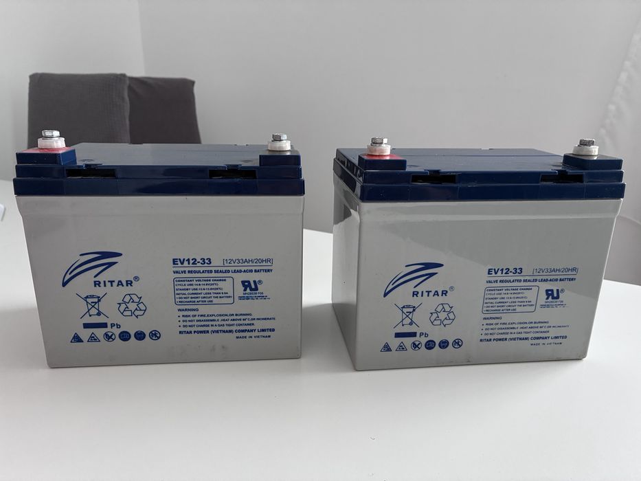 Vand  2 baterii 12V 33Ah