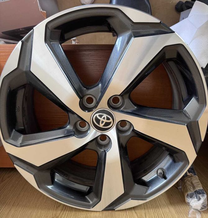 Оригинални джанти Toyota 18 цола с датчици и капачки
