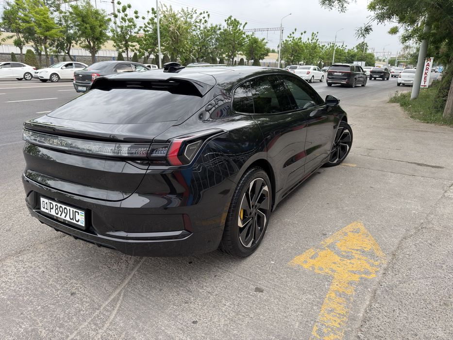 Zeekr 001 dual mator 3.8 s