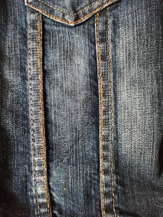 Geacă blugi ZARA; vestă roșie denim
