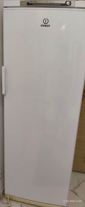 Холодильник indesit