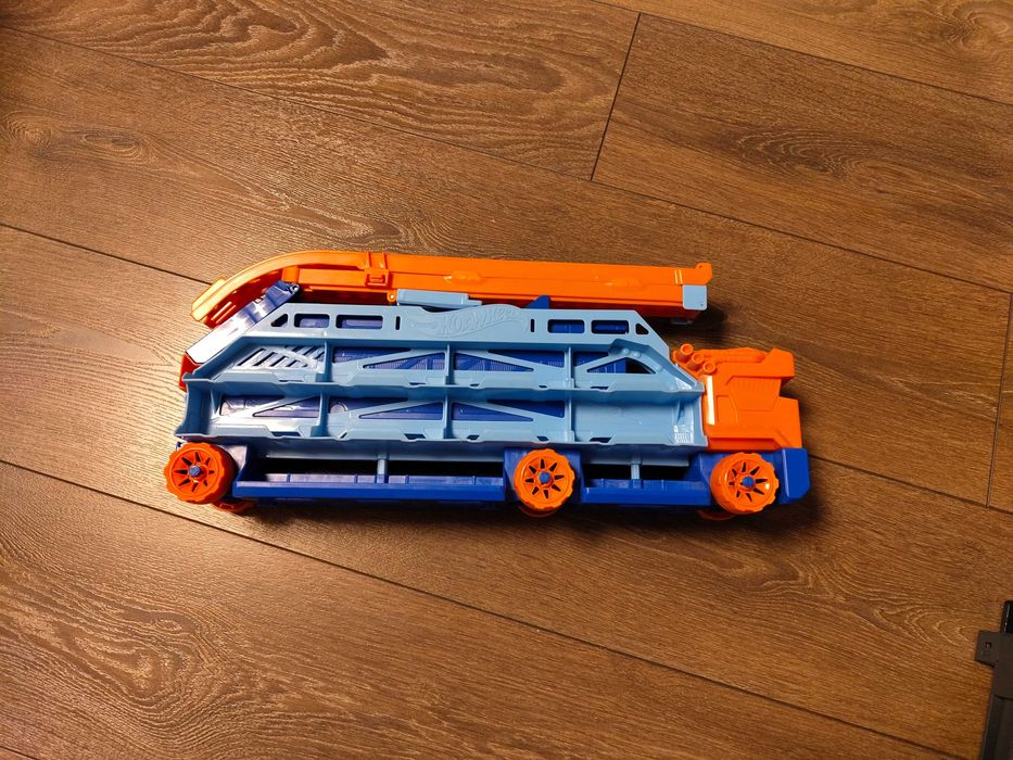 Игрален комплект камион Hot Wheels City - Автовоз и писта