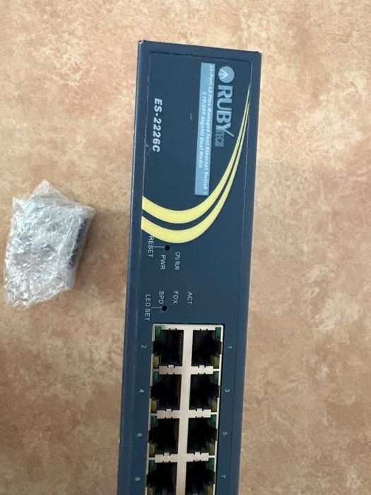 RUBY ES-2226G, 8 портты Ethernet-коммутатор (Switch).