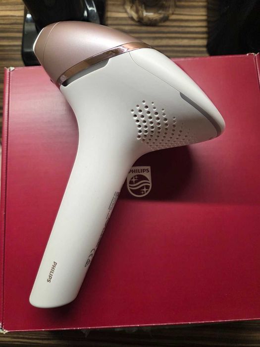 ЧИСТО НОВ Philips Lumea 9900 Series BRI977
