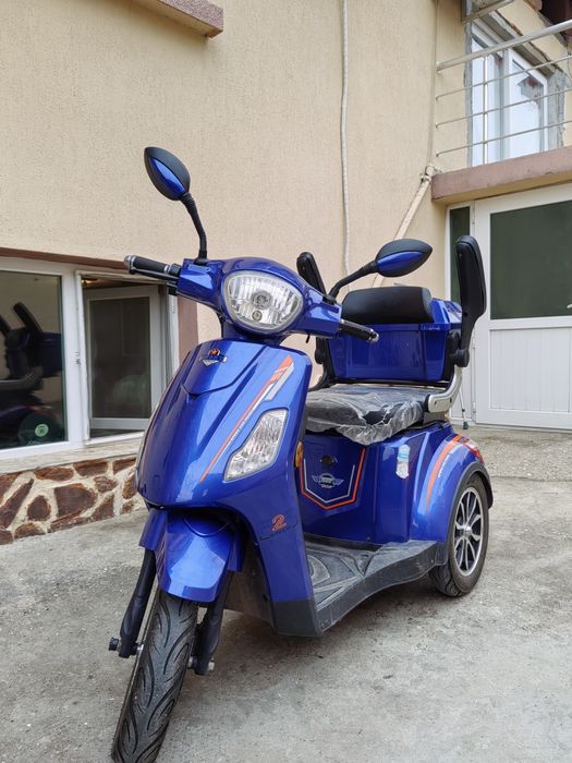 Електрически скутер за трудно ПОДВИЖНИ хора или хора с увреждания