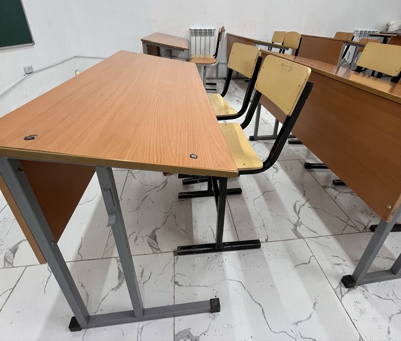Парты со стульями