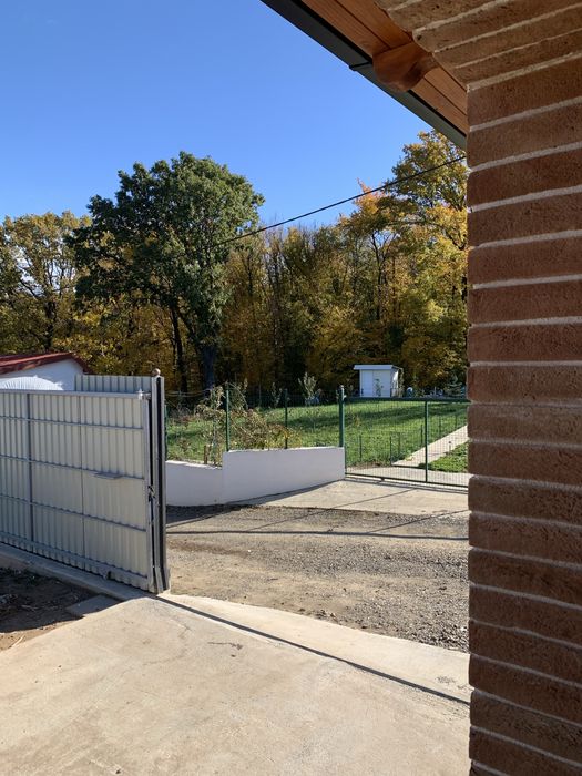 Casă din cărămidă  Zona Lebăda Rai
