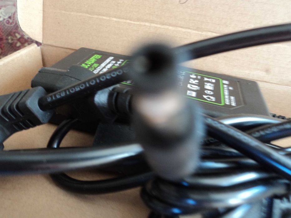 ново зарядно за лаптоп-3бр.