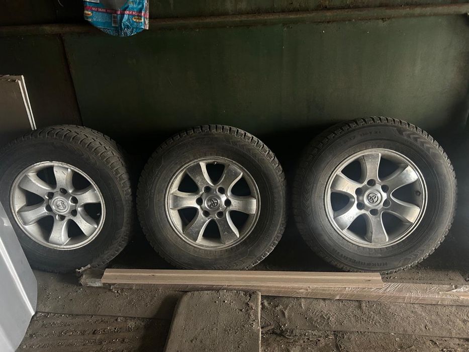 Срочно продам зимние шины