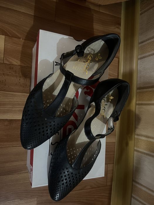 Босоножки женские