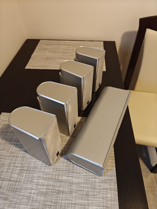 Vând sateliți Yamaha în stare foarte bună estetic