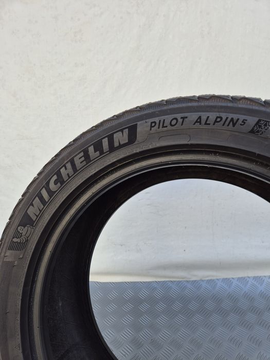 2бе 245 45 18 зимни Michelin 19г