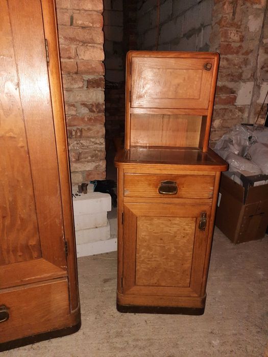 Mobilier vechi, peste 80 de ani, pt reconditionare