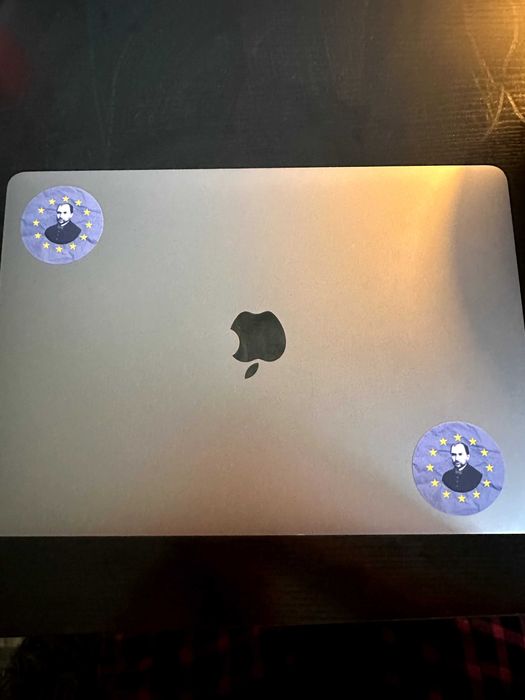 Vand macbook pro 2020, 13 inch , i5 ,accept si schimb laptop gaming