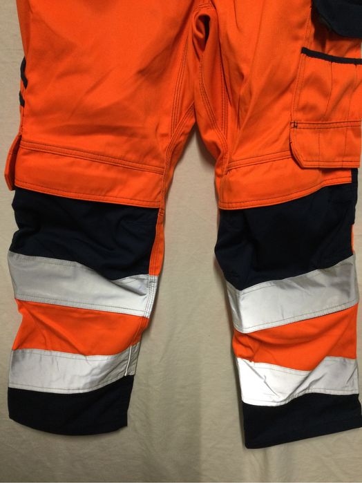 Pantaloni reflectorizanti mărime 48