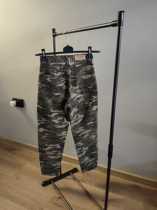 Камуфлажни дънки Pull&Bear Mom jeans
