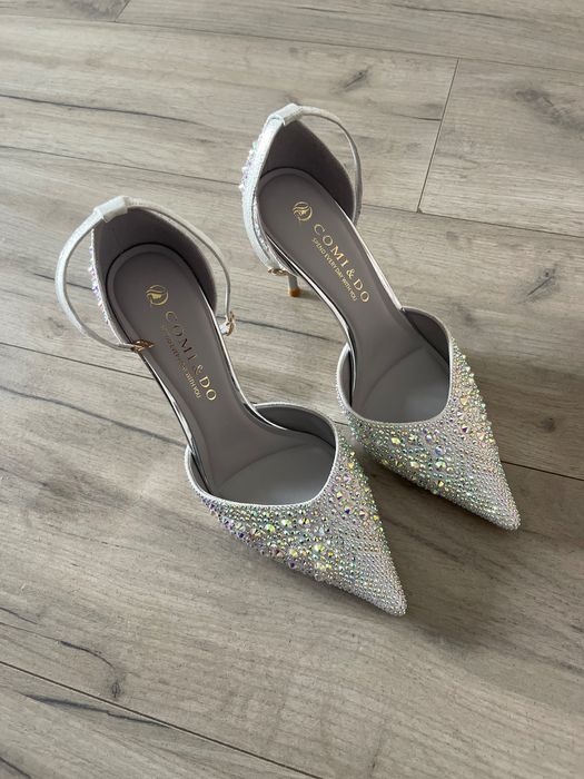 Шпильки со стразами