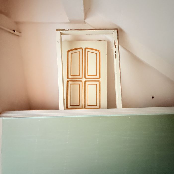 Eshik sotiladi 6 ta  4tasi 80smga 2 metr. 2 tasi 60sm ga 2 metr