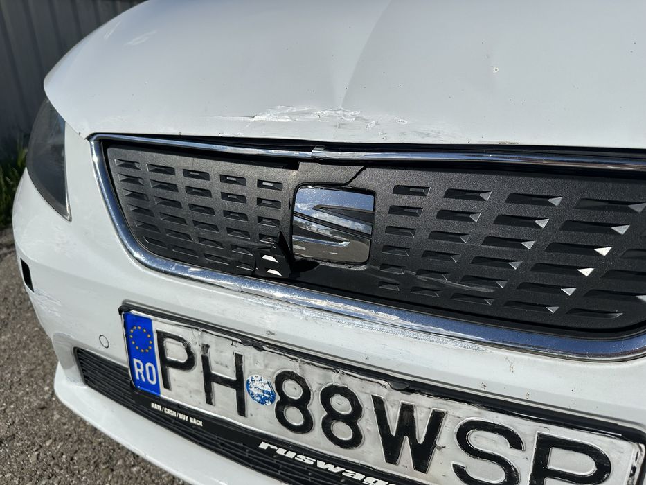 Seat Leon 1.6tdi euro6 fab 2013. Faruri led,interior piele. Usor avariat fata. Se poate deplasa pe orice distanta