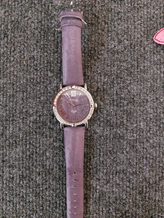 Продам женские часы