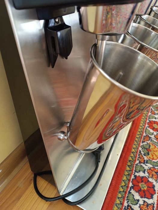 Продаётся профессиональный коктейльный аппарат Hamilton Beach G950