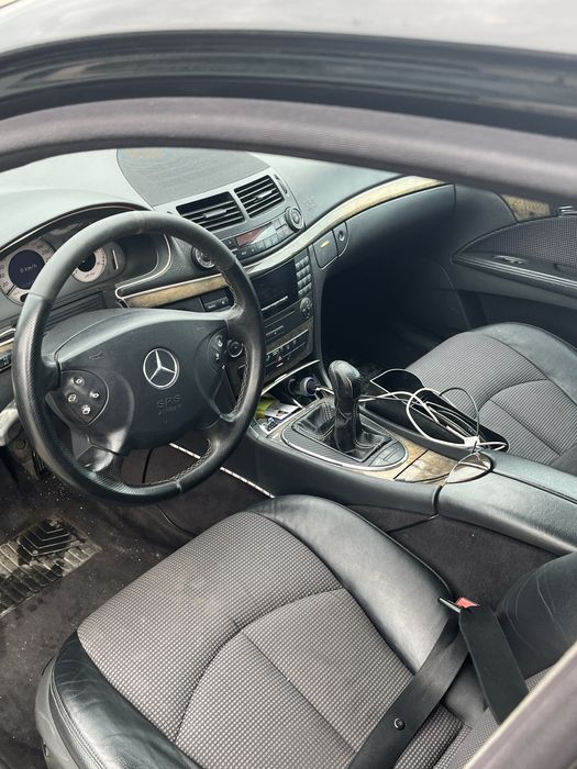 Mercedes Benz  E 2.7D