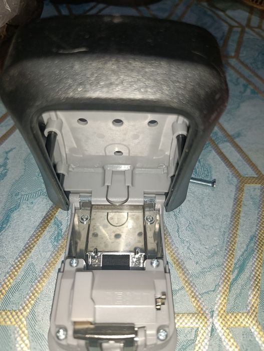 Продаётся Сейф для хранения ключей