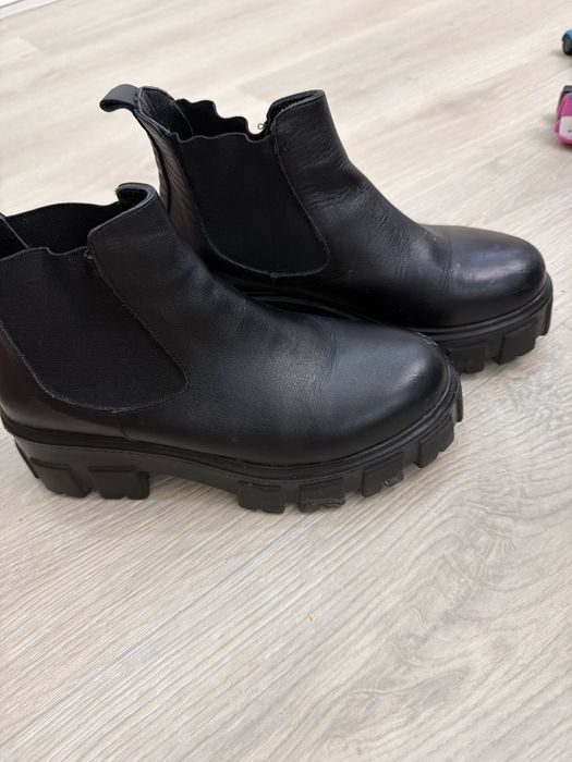 Женские ботинки