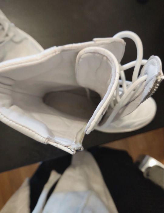 Bocanci ghete dior albi cu cutie si saculeti