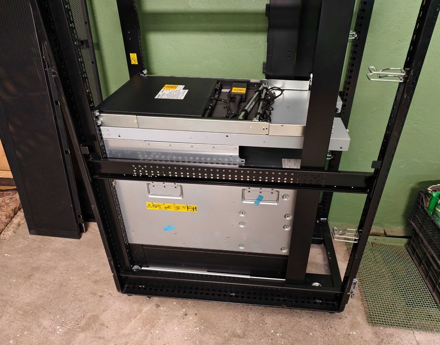 Сервер IBM Blade в стойке