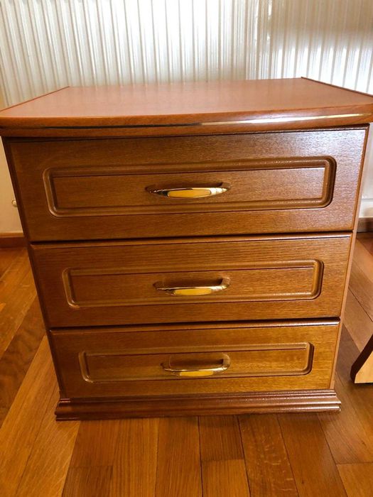 Vand mobilier lemn masiv: dulap, pat, comoda si 2 noptiere