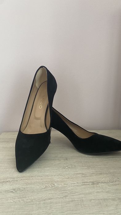 Велурени черни токчета