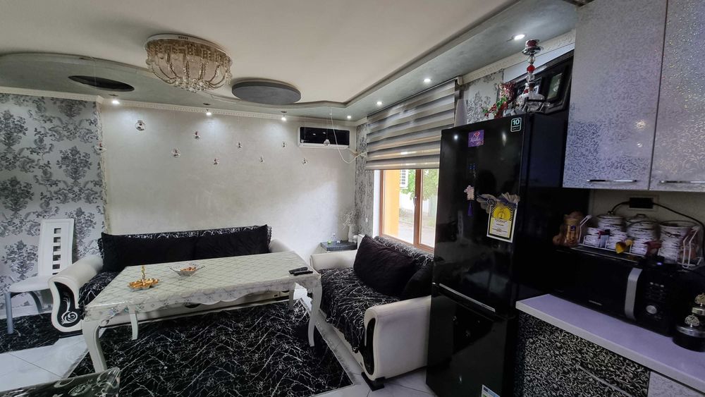 1729-Продава се двуетажна масивна къща в кв. "Варош"!