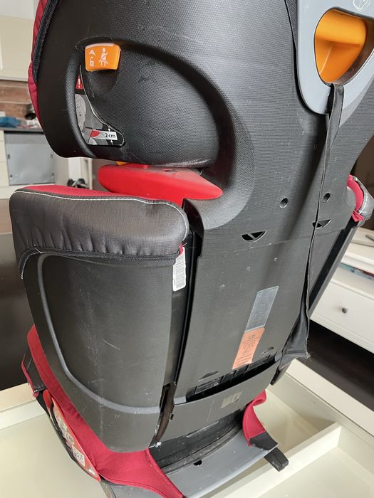 Scaunul auto Chicco Oasys 2-3 Evo FixPlus 15-36 kg