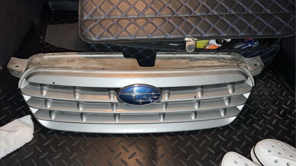 Продам решетку радиатора на Subaru Outback
