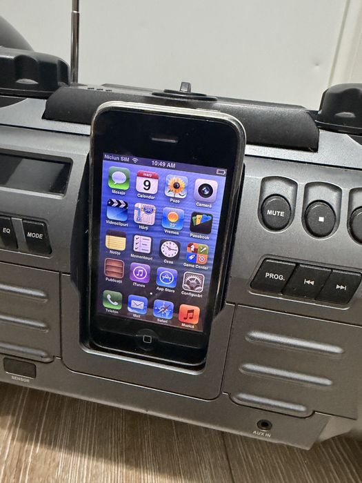Boombox AEG SRP 4343 (CD/MP3/Dock) + Cadou iPhone 3GS - Pachet Retro Complet