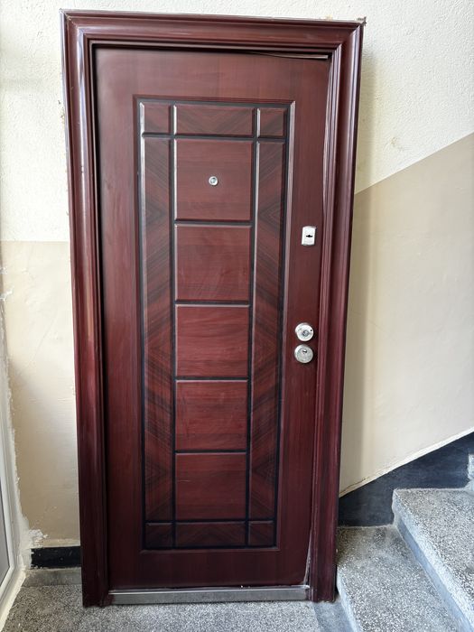 Продавам входна врата