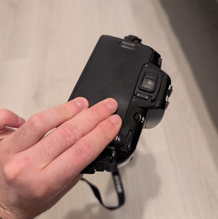 Vând aparat pe film Nikon F60 + 2 obiective Tokina