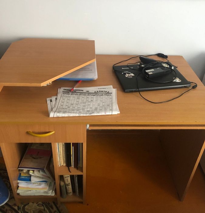 Компьютерный стол (рабочий)