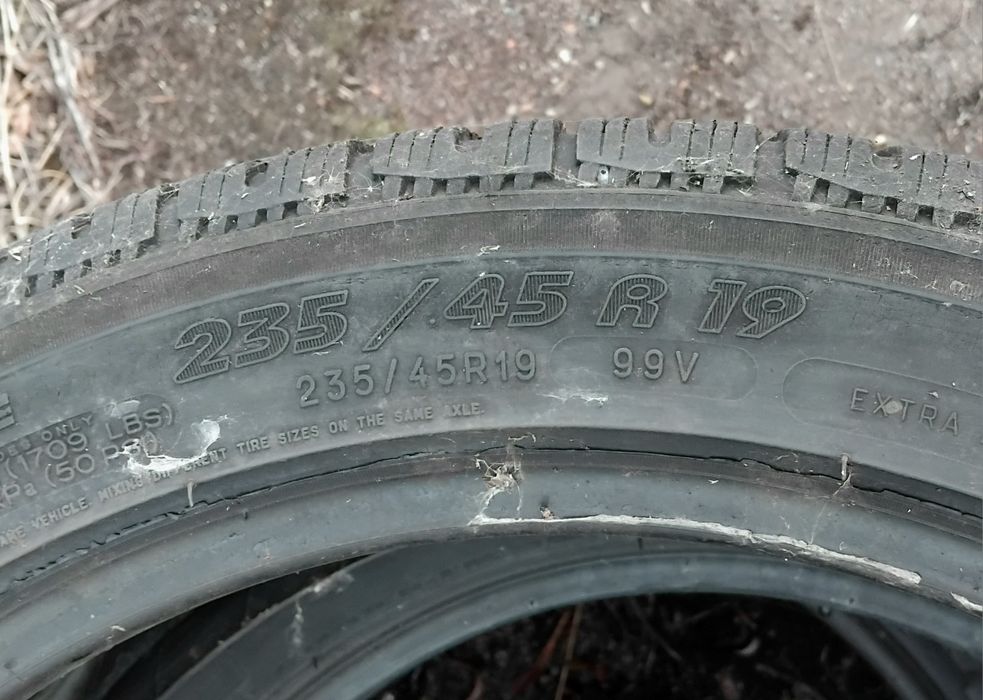 Гуми 235 45 19 Мишелин Michelin 3 броя - нов внос. Не са нови! Посочената цена е за един брой гума. Без коментар на цената. 43 години опит в бранша.
