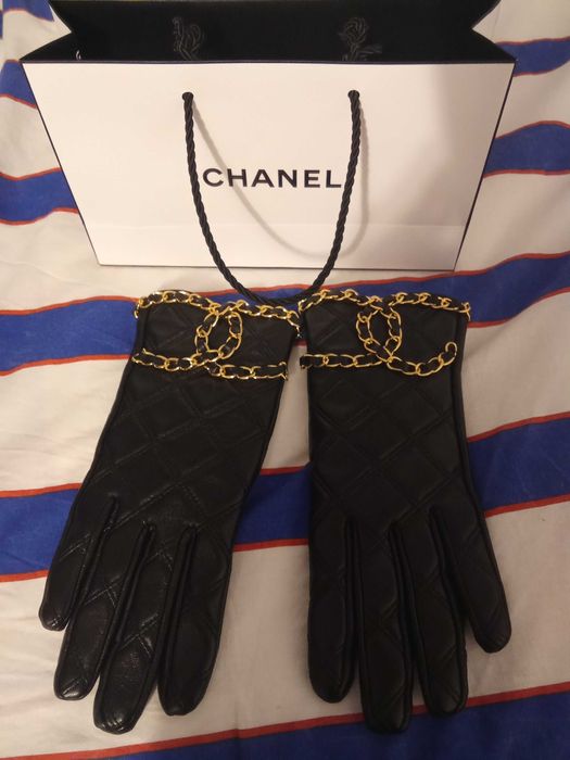 Кожени ръкавици Shanel,M - 90 евро.