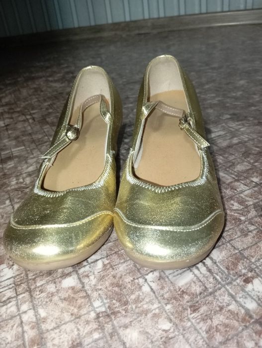 туфли золотые ( под костюм)