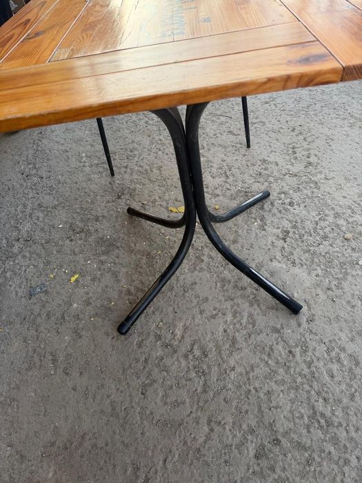 Стол в отличном состоянии