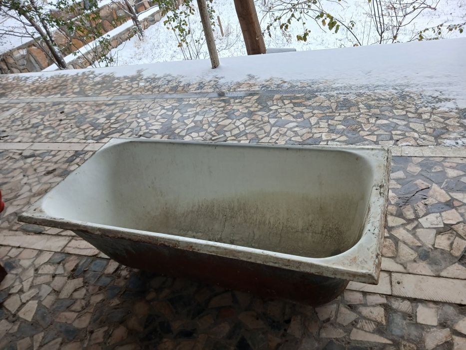 Ванна сотилади..