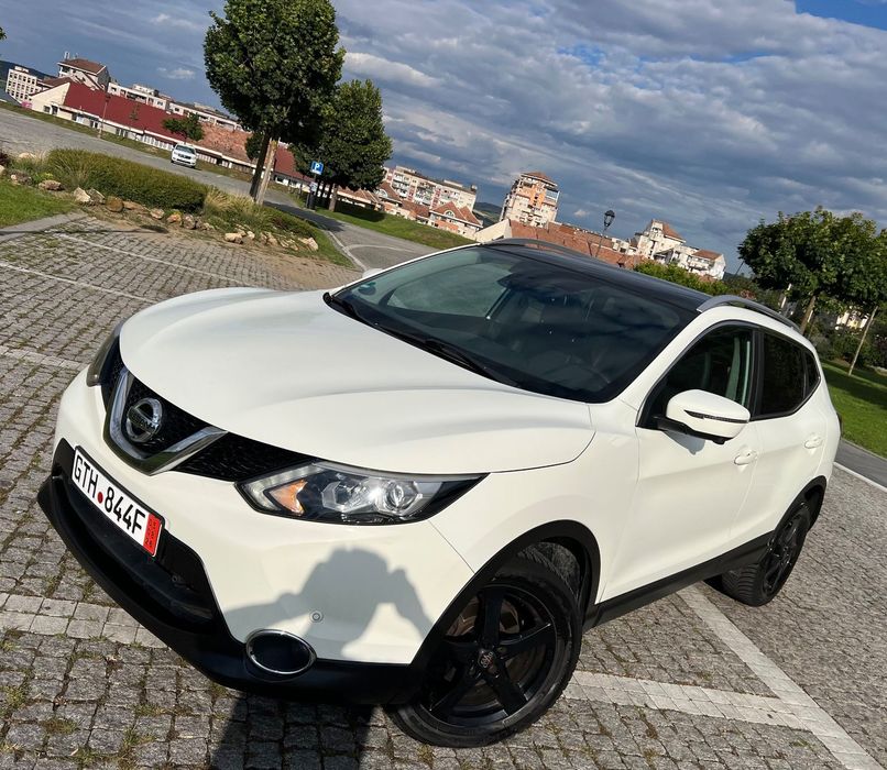 Nissan Qashqai TEKNA+,2015,1,6DCI,4X2,130CP,M6,Navi,Camera 360,TRAPA,Piele,KmReali