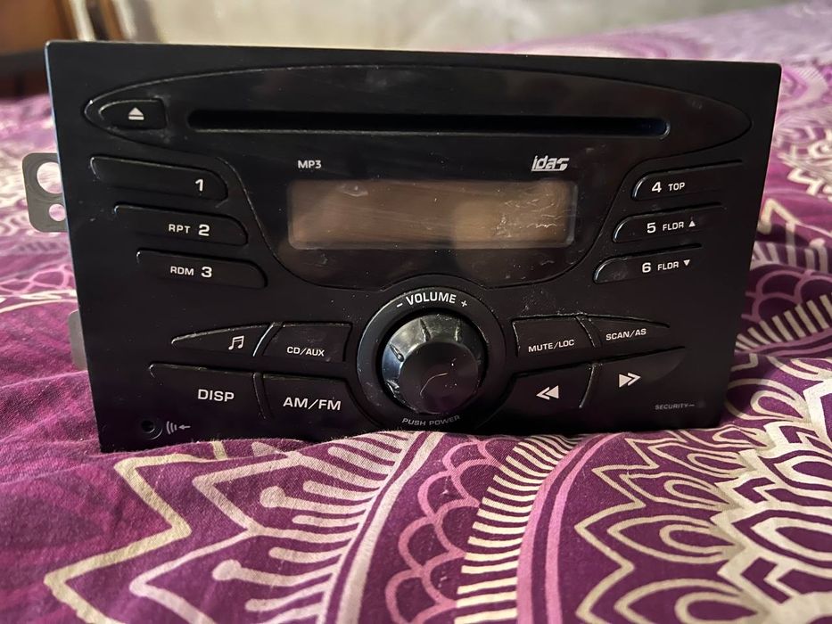 Продам на авто магнитофон