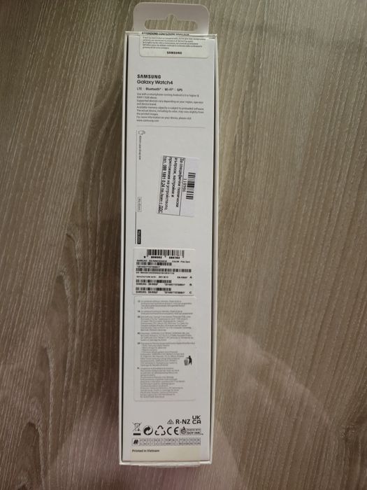 Два часовника Samsung Watch 4