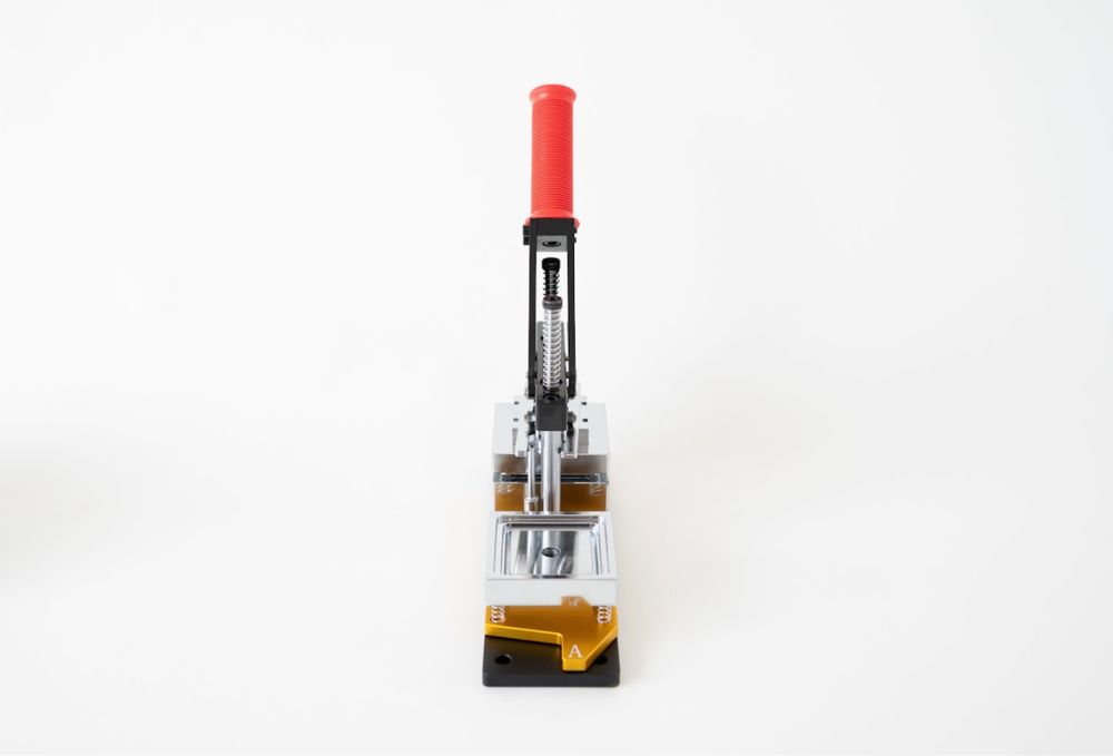 Преса за магнити