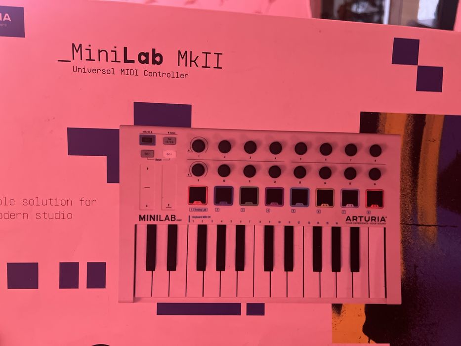 Продам Midi клавиатуру Arturia MiniLab Mk 2